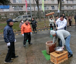 桐ヶ丘東　もちつき①.jpg