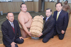 公明新聞　稀勢の里　170214.jpg