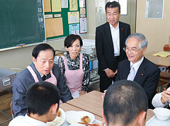 20121016給食視察.jpg