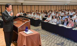 公明新聞　東京・山梨議員研修会(山口)280824.jpg